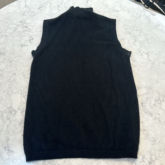 C by Bloomingdale’s sleeveless cashmere - Picture 4 of 5